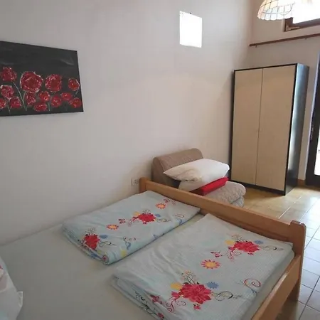 Apartment With A Parking Space Njivice, Krk - 21726 *