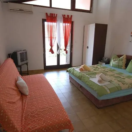 Apartment With A Parking Space Njivice, Krk - 21726